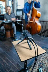 ZOOMズームH4essentialハンディレコーダー32bit録音4トラック対応XYステレオマイク搭載USBType-Cオーディオインターフェース機能ASMRDTMポッドキャスト音楽制作映像収音向けブラック