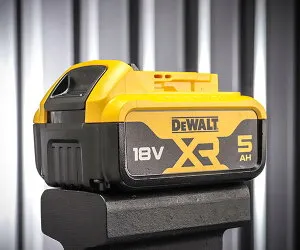 日本正規品 デウォルト 18V 5.0Ah XR Li-ion バッテリー (DCB184-JP)(4536178692007) DEWALT