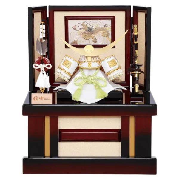 五月人形 コンパクト 上杉謙信 兜収納飾り 兜飾り 雅峰作 金小札 正絹 白糸縅 8号 h085-fz-6m22-hh-733