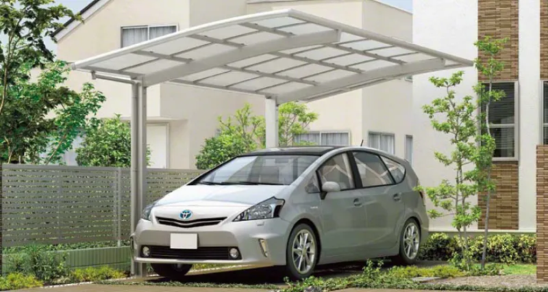 カーポート(工事費込み) フーゴ R 1台用(ラウンドスタイル)[幅:2551mm 奥行:4980mm 柱高さ:ロング柱25仕様（有効高 約2,500mm） カラータイプ:ホワイト] LIXIL リクシル | ガレージ 車庫 サイドパネル サポート柱 雨樋 雨どい 物干し 間口 8m diy 部品ホワイト