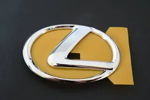 【40系LEXUS LS460】リアセンター「L」マーク エンブレム 海外仕様純正部品