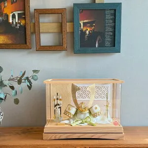 オンライン限定 五月人形 アクリルケース 金小札 くすみ緑 くすみグリーン 8号兜 ケース飾り ナチュラル 兜飾り 端午の節句 初節句 5月人形 こどもの日 お祝い モダン おしゃれ かわいい AB6