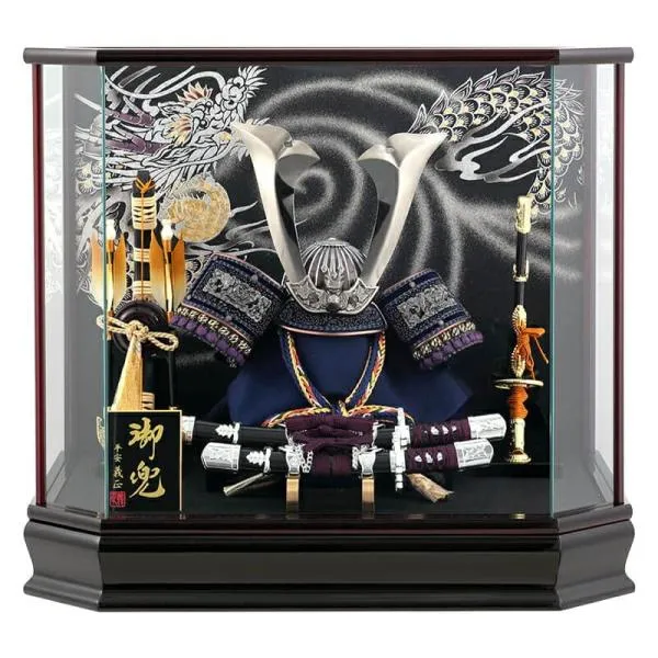 五月人形 兜ケース飾り 兜飾り 平安義正作 ブロンズ角鍬 12号 紅溜塗 六角パノラマケース h285-sm-28-5-01 ningyoya