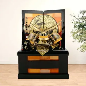 五月人形 上杉謙信 着用 兜収納飾り 兜飾り 平安義正作 極上仕立 龍 本金箔焼箔仕上げ 【2026年度新作】 h285-ss-44na-5-e