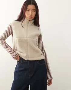 ノイジーメイ レディース アウター コート ベスト フリース Noisy May teddy fleece vest Silver Lining シルバー