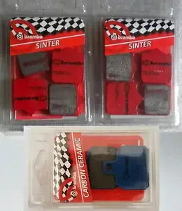 ブレンボ フロント/リア ブレーキパッド セット ドゥカティ 749 / R/S / ダーク 2002 - 2007用 BREMBO FRONT / REAR BRAKE PADS SET FOR DUCATI 749 / R / S / DARK 2002 - 2007 【並行輸入品】