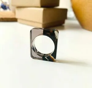 【送料無料】ジュエリー・アクセサリー リングマニュアルbague creation manuel?marbre resine noir blanc amp; transparent