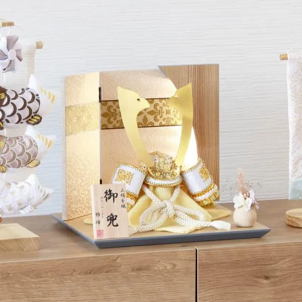 五月人形 コンパクト 兜平飾り 兜飾り 雅峰作 金小札 正絹 白薄緑糸縅 8号 LED屏風 h085-fz-6m21-hh-231