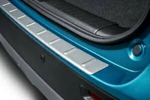 現行型（4代目・Y*21S / YE*1S型）エスクード用 スズキ純正 リヤバンパープレート （シルバー）