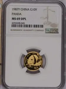 1987-Y ゴールドパンダ 10元 NGC MS69 DPL。ポップ4、現存する中で最も良好な状態。