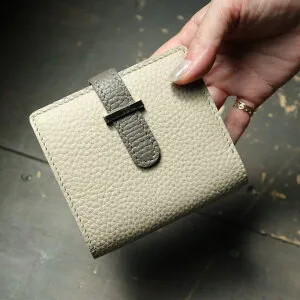 ベルト付き二つ折り財布 Primo プリモ 本革 小銭がガバッと 開く 財布 二つ折り財布レディース ボックス 小銭が見やすい 小銭が取り出し やすい ボックス型小銭入れ付き財布 本革二つ折り財