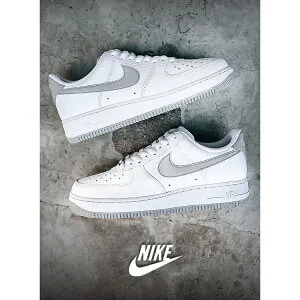 【15時までのご注文で即日発送！！】NIKE AIR FORCE 1 '07 White Light Smoke Grayナイキ エアフォース スニーカー ( 白 ホワイト グレー 灰色 AF1 FJ4146-100 )