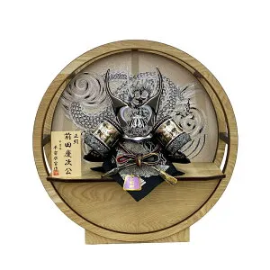 数量限定 五月人形 前田慶次 8号兜 ブロンズ 丸型 楢ナチュラル 龍 コンパクト 円形飾台 円型 節句飾り 端午の節句 五月人形 こどもの日 おしゃれ モダン 50M-49 8P-10