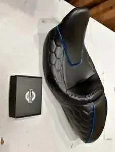 OS&D アドバンブラック コブラ シート カスタム ブルー ステッチ付き 08 UP ハーレー ツーリング用 OS&D Advanblack COBRA SEAT WITH CUSTOM BLUE STITCHING FOR 08 UP HARLEY TOURING 【並行輸入品】