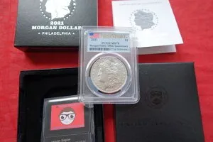 2021-P $1 MS70 PCGS モルガン 99.9% シルバー ドル ファーストストライク USA 国旗ラベル