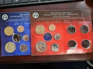 2022年 P & D ミントセットのクォーターが欠落しており、その他のコインはミントパッケージから取り出されていません。