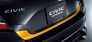 『シビック』 純正 FK7 FC1 テールゲートガーニッシュ（オレンジ）Excite Sporty for HATCHBACK パーツ ホンダ純正部品 オプション アクセサリー 用品