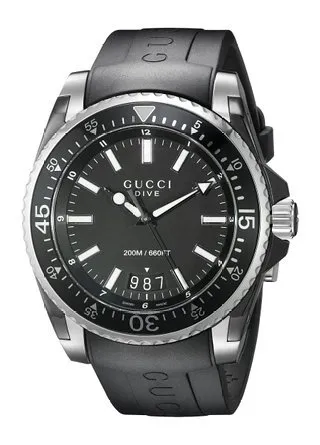 グッチ Gucci Men's YA136204 Gucci Dive Analog Display Swiss Quartz Black Watch 男性 メンズ 腕時計 【並行輸入品】