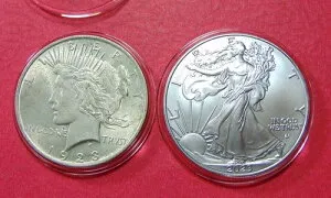 美しいアメリカのコイン2枚 - 1923年シルバーピースドルと2023年シルバーイーグル
