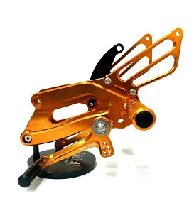 【B-1】baby face（ベビーフェイス） 002-Y017GD パフォーマンスステップキット YZF-R25/YZF-R3 15-18/19-23 MT-25/MT-3 剛性感UP！と絶妙のシフトタッチ！食いつきの良いステップバー！で操作感U