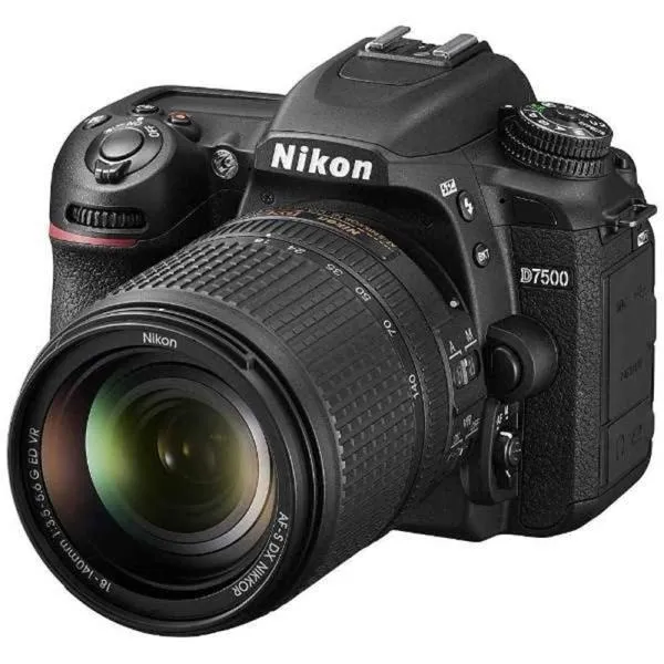Nikon（ニコン） 一眼レフカメラ １本レンズキット（高倍率ズーム） ４Ｋ D7500LK18-140