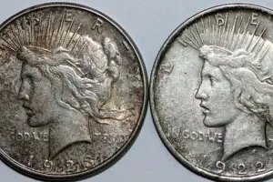 1922-Pおよび1923-Sトーン付き、両グレードAU 90%シルバーピースダラー（NUM4962）