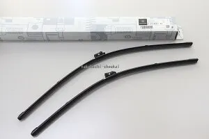 W213 Eクラス セダン ベンツ純正フロントワイパー品番 A2138203704 ＊必ず事前の適合確認をお願いいたします。 E200 E220d E250 E300 E350de E350e E400 E450 E43 E53 E63 右ハンドル用 (運転席側・助手席側 各1