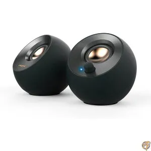 【5日最大1500円クーポン】Creative Pebble V2-Minimalistic 2.0 USB-C搭載デスクトップスピーカー、3.5 mm AUX入力、コンピューターとラップトップ用の最大8 W RMS電力、Type-Aアダプターが付属、延長ケーブ